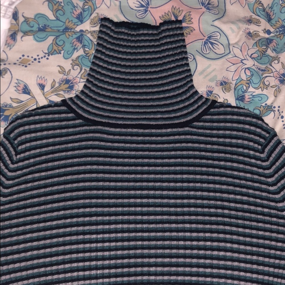 Cute turtle neck shirt!!